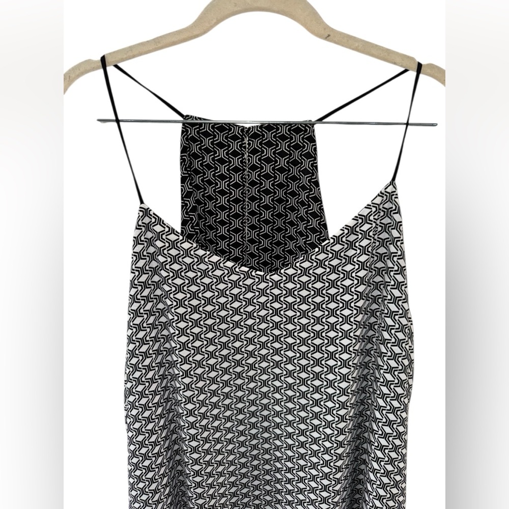 ✨ 5/$30 ✨ Black and White Patterned Reversible Spaghetti Strap Top - Picture 2 of 7